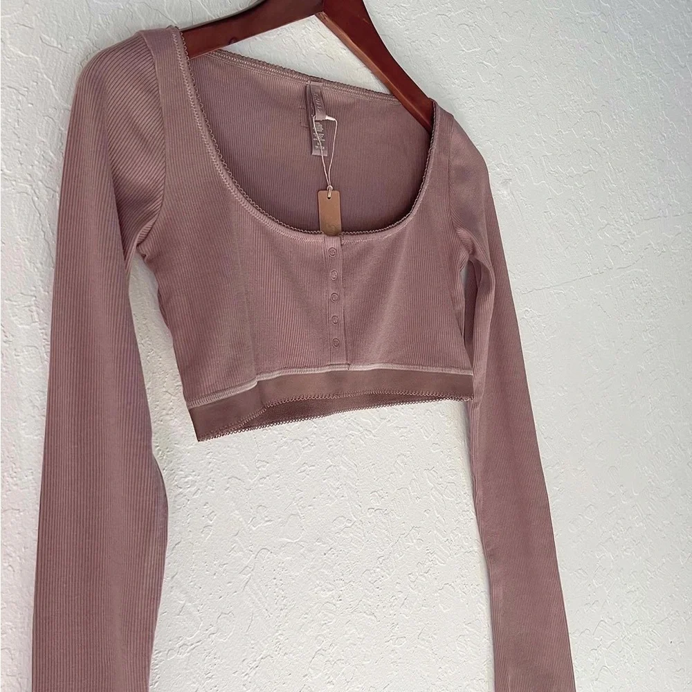 SKIMS Picot Super Cropped Henley - Picture 2 of 3